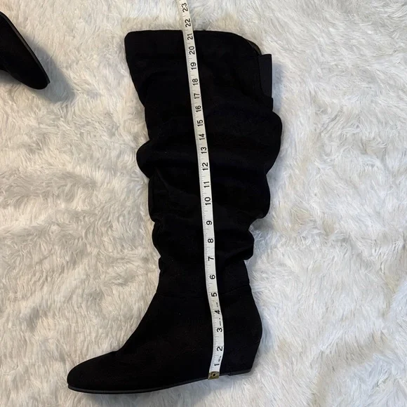 Elegant Black faux suede 2 inch wedge Women's Boots, size 10W - Picture 3 of 3